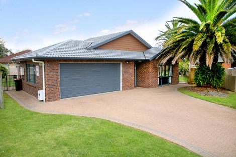 Photo of property in 25 Crannog Fen, Wattle Downs, Auckland, 2103