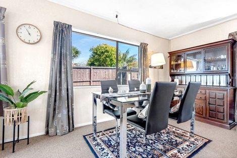 Photo of property in 1/4 Spring Grove, Henderson, Auckland, 0612