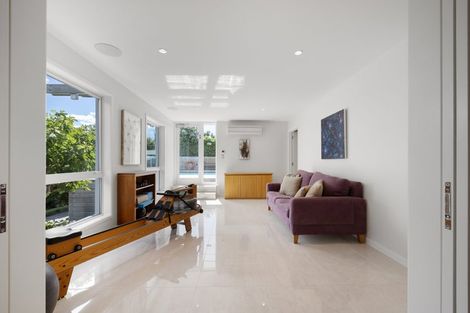 Photo of property in 12 Balmoral Lane, Redcliffs, Christchurch, 8081