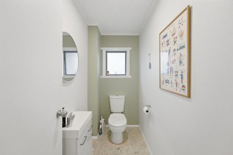 Photo of property in 82 Wairau Road, Oakura, 4314