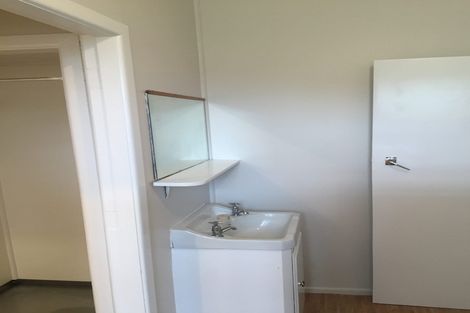 Photo of property in 4/2 Godley Road, Green Bay, Auckland, 0604