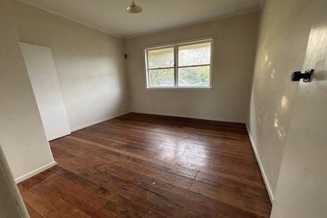 Photo of property in 4/2 Godley Road, Green Bay, Auckland, 0604