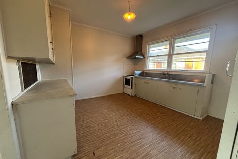 Photo of property in 4/2 Godley Road, Green Bay, Auckland, 0604