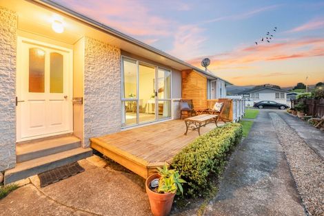 Photo of property in 9b Haylock Grove, Totara Park, Upper Hutt, 5018