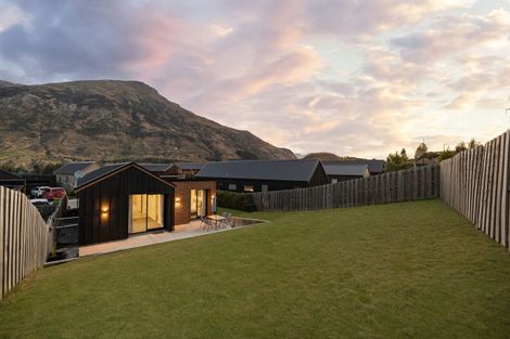 Photo of property in 9 Huxley Place, Lake Hayes, Queenstown, 9304