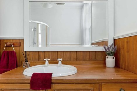 Photo of property in 2442 South Head Road, South Head, Helensville, 0874