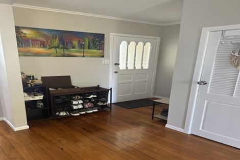 Photo of property in 5 Edgerton Road, Te Atatu Peninsula, Auckland, 0610