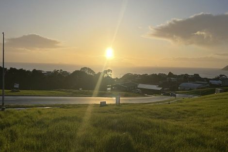 Photo of property in 4 Starlight Place, Langs Beach, 0582