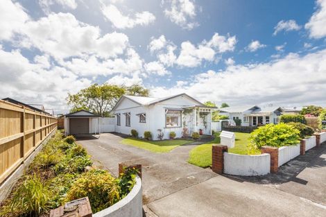 Photo of property in 19 Brightwater Terrace, Terrace End, Palmerston North, 4410