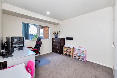 Photo of property in 3 San Fernando Way, Henderson, Auckland, 0612
