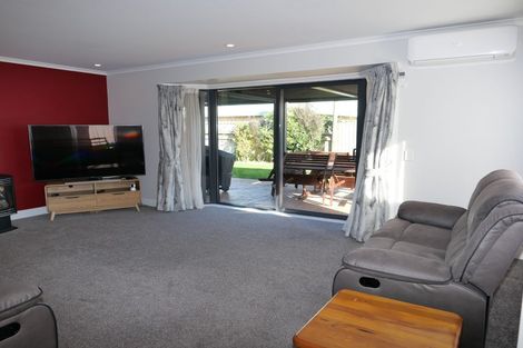 Photo of property in 68 Guildford Drive, Paraparaumu, 5032