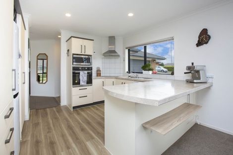 Photo of property in 61 Percy Kinsman Crescent, Riverstone Terraces, Upper Hutt, 5018