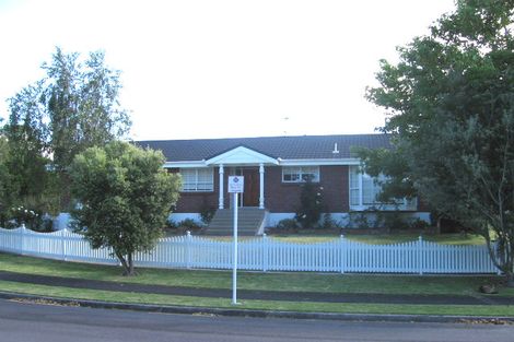 Photo of property in 4 Tahinga Street, Northcote, Auckland, 0627