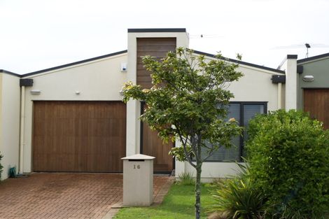 Photo of property in 16 Nagle Place, Golflands, Auckland, 2013