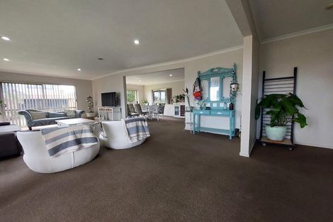 Photo of property in 44a Crossandra Drive, Mangere, Auckland, 2022