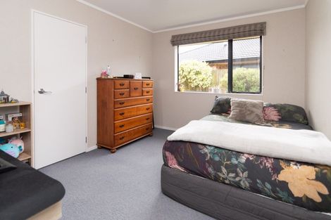 Photo of property in 12 Aspen Way, Kelvin Grove, Palmerston North, 4414