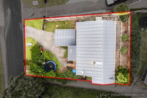 Photo of property in 2/32 Hand Road, Helensville, 0800