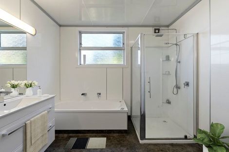 Photo of property in 1 Fyvie Avenue, Tawa, Wellington, 5028