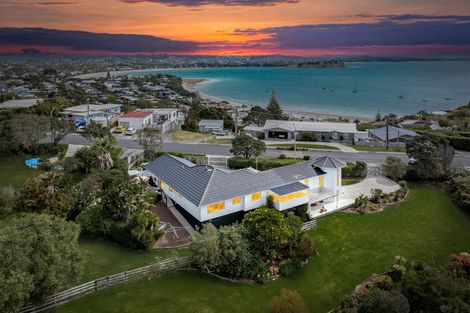 Photo of property in 1/4 Roberts Road, Matakatia, Whangaparaoa, 0930