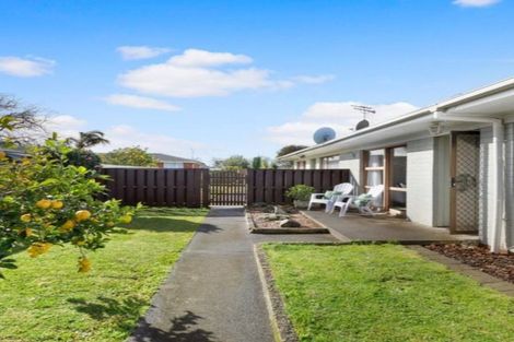 Photo of property in 2/15 Latham Avenue, Pakuranga, Auckland, 2010