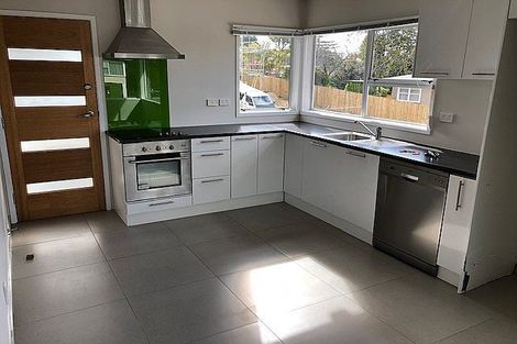 Photo of property in 2/2 Halberg Street, Glenfield, Auckland, 0629