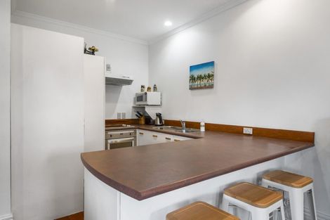 Photo of property in 1/14 Beach Road, Northcote Point, Auckland, 0627