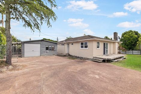 Photo of property in 100 Te Atatu Road, Te Atatu South, Auckland, 0610