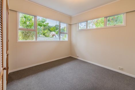 Photo of property in 1/7 Tallington Crescent, Torbay, Auckland, 0630
