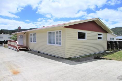 Photo of property in 33 Stockdale Street, Wainuiomata, Lower Hutt, 5014
