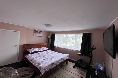 Photo of property in 106 Whites Line East, Waiwhetu, Lower Hutt, 5010