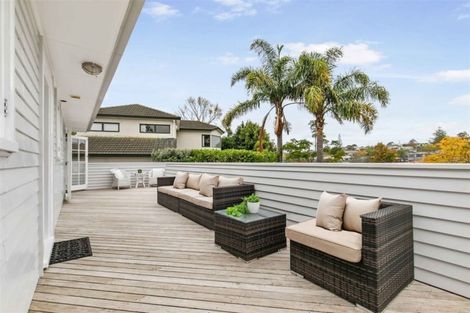 Photo of property in 1/83 Selwyn Crescent, Forrest Hill, Auckland, 0620