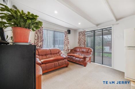 Photo of property in 30 Casuarina Road, Half Moon Bay, Auckland, 2012