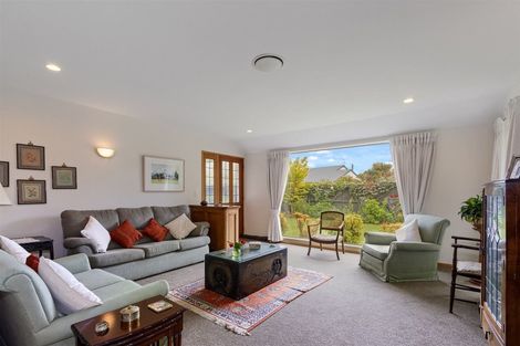 Photo of property in 33 Farnswood Place, Redwood, Christchurch, 8051