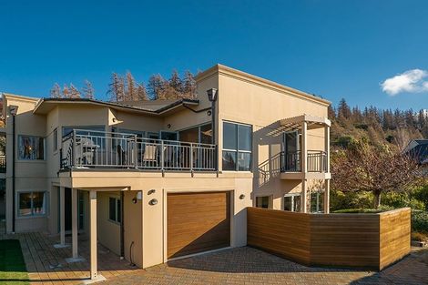 Photo of property in 15 Morrows Mead, Wanaka, 9305