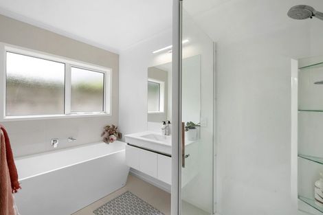 Photo of property in 6a Truby King Street, Merrilands, New Plymouth, 4312