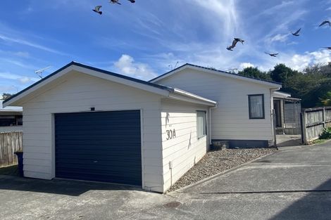 Photo of property in 2/30 Cockayne Crescent, Sunnynook, Auckland, 0620
