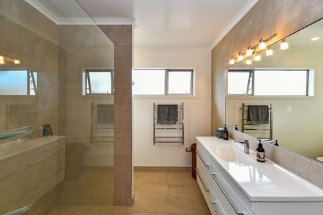 Photo of property in 10 Barsana Place, Pukekohe, 2120