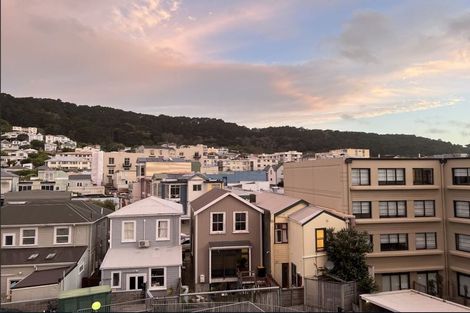 Photo of property in 5d/5 Kent Terrace, Mount Victoria, Wellington, 6011