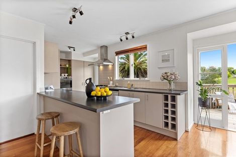 Photo of property in 1/91 Selwyn Crescent, Forrest Hill, Auckland, 0620