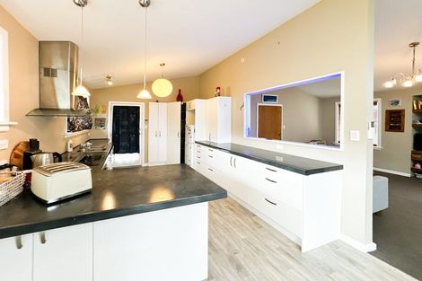 Photo of property in 1 Ostend Place, Avonhead, Christchurch, 8042