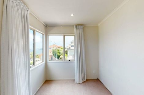 Photo of property in 9 Bennett Grove, Newlands, Wellington, 6037