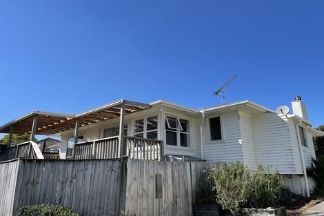 Photo of property in 15 Cliff View Drive, Green Bay, Auckland, 0604