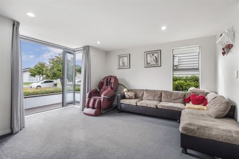 Photo of property in 9 Popokatea Drive, Takanini, 2112