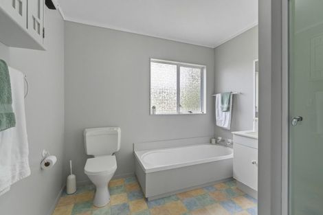 Photo of property in 2 Seagull Place, Whitby, Porirua, 5024