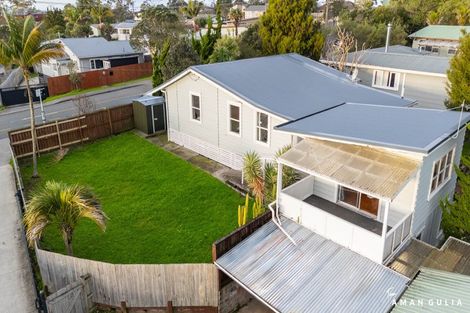 Photo of property in 129 Sunnyside Road, Sunnyvale, Auckland, 0612