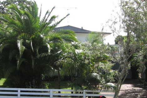 Photo of property in 19 Temuri Place, Glendene, Auckland, 0602