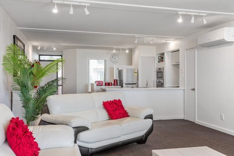 Photo of property in 10 Marine Parade, Mount Maunganui, 3116