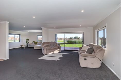 Photo of property in 30 Ohau Gravels Way, Ohau, Levin, 5570