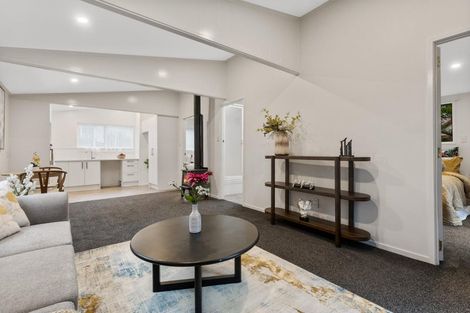 Photo of property in 15 Vina Place, Massey, Auckland, 0614