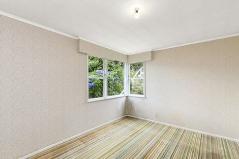 Photo of property in 39 Turville Crescent, Newlands, Wellington, 6037